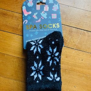 Spa Socks with Aloe & Vitamin E Infusion NWT